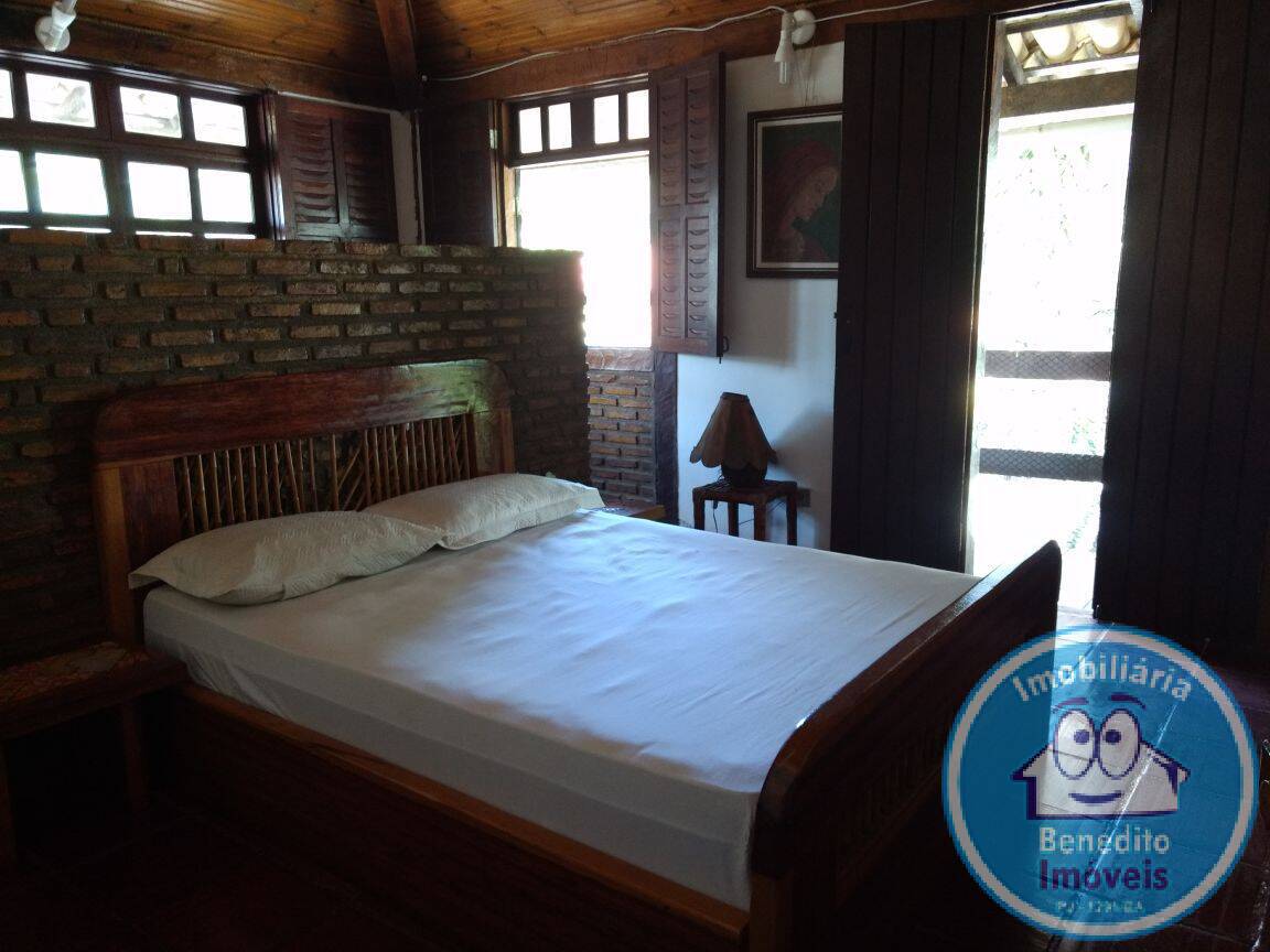 Casa à venda com 6 quartos, 300m² - Foto 2