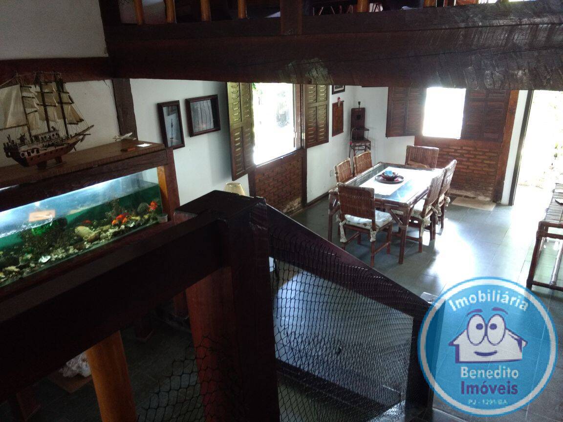 Casa à venda com 6 quartos, 300m² - Foto 1