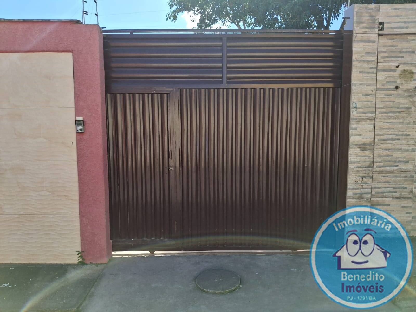 Casa para alugar com 4 quartos, 140m² - Foto 1